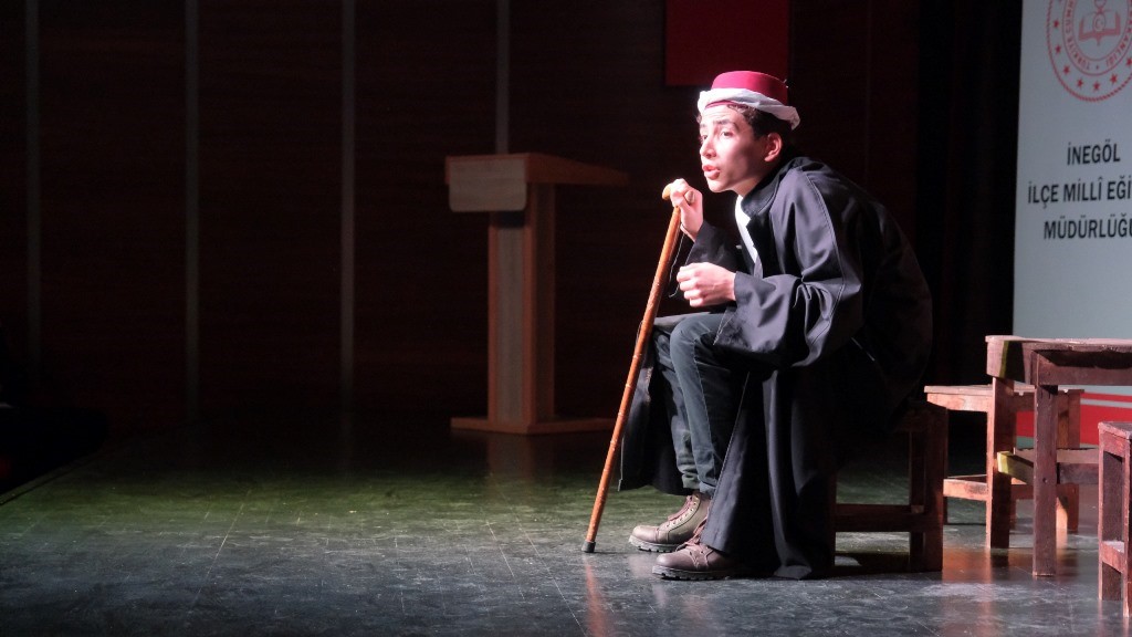 İnegöl’de genç meddahlar sahne aldı