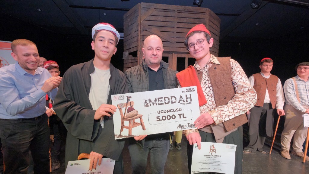 İnegöl’de genç meddahlar sahne aldı