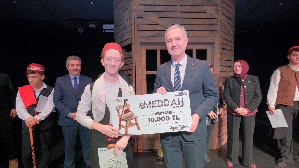 İnegöl’de genç meddahlar sahne aldı