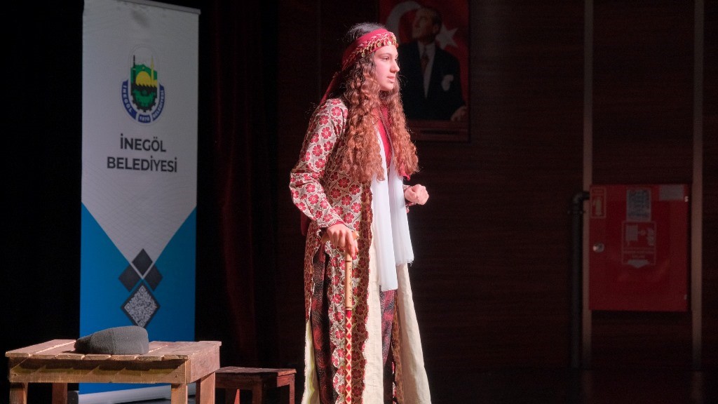 İnegöl’de genç meddahlar sahne aldı