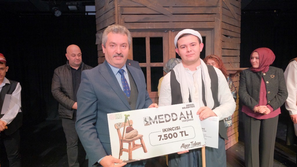 İnegöl’de genç meddahlar sahne aldı