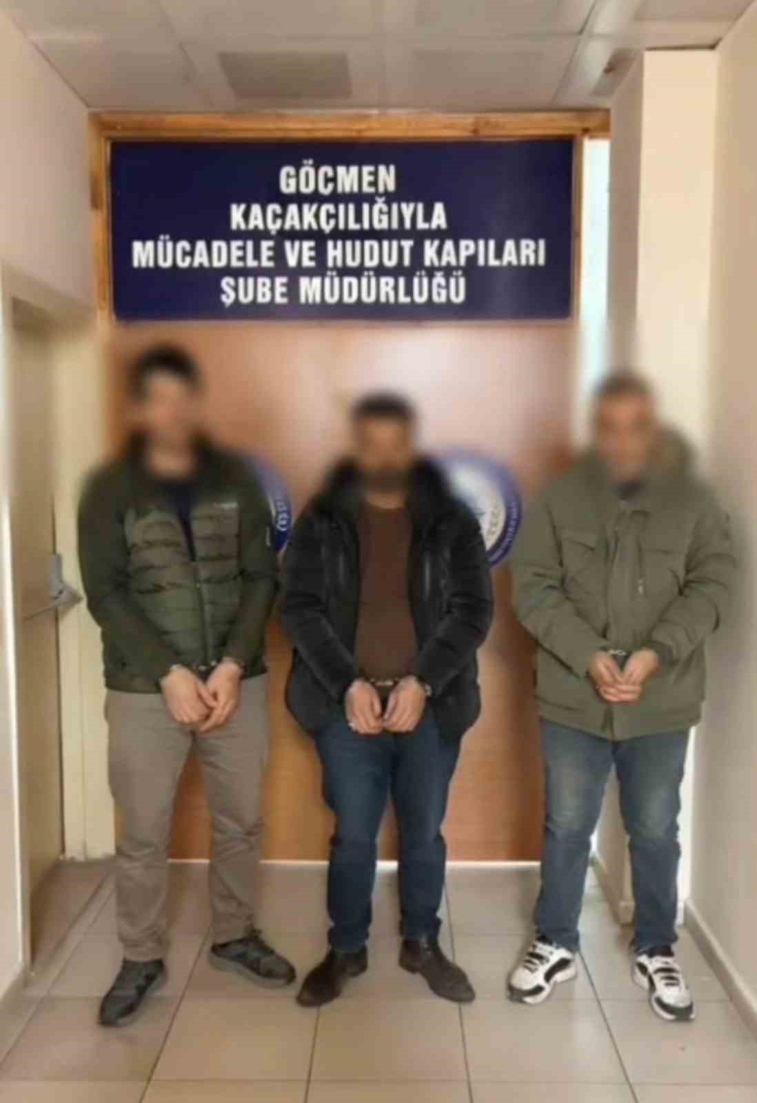 Düzce’de kamyon kasasında 14 düzensiz göçmen yakalandı