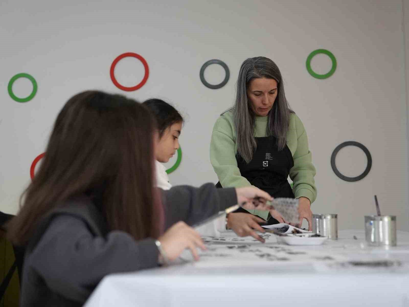 Çocuklar tatili atölye etkinlikleri ile geçiriyorlar