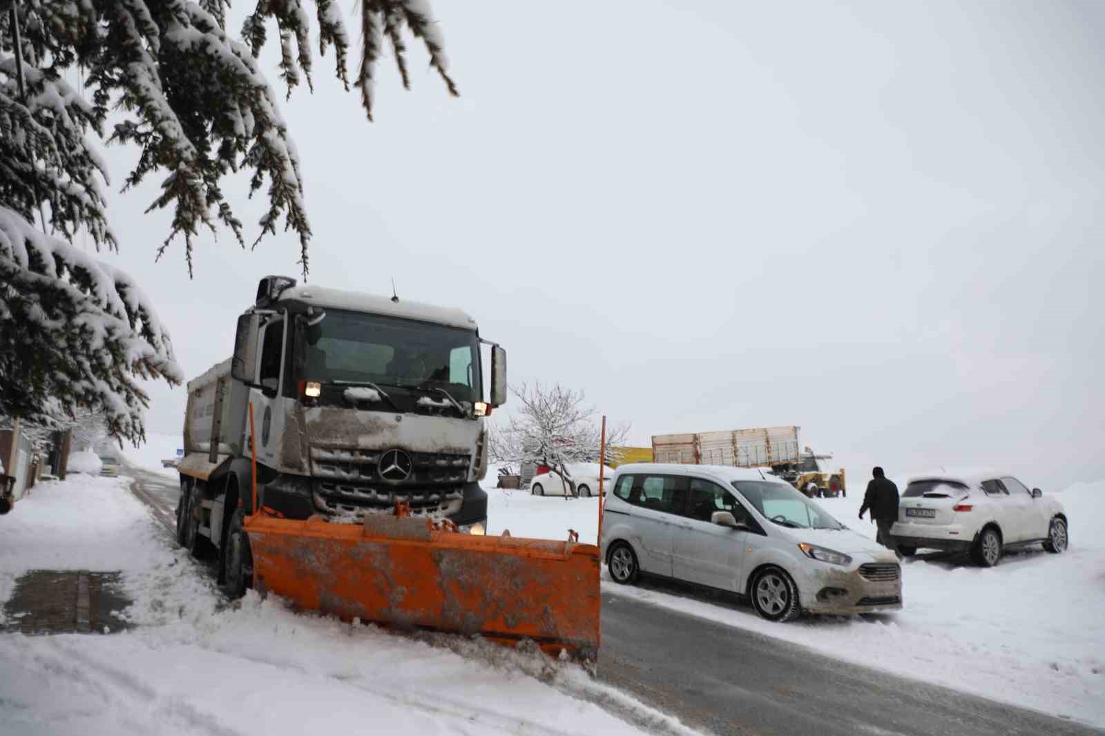 Melikgazi ekipleri 58 mahallede kar küreme çalışması yaptı