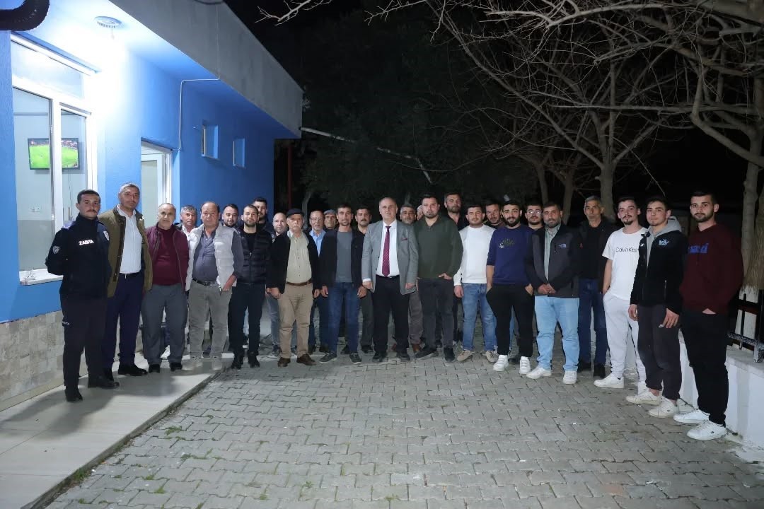 Başkan Kaya, kahvehanede vatandaşlarla buluştu