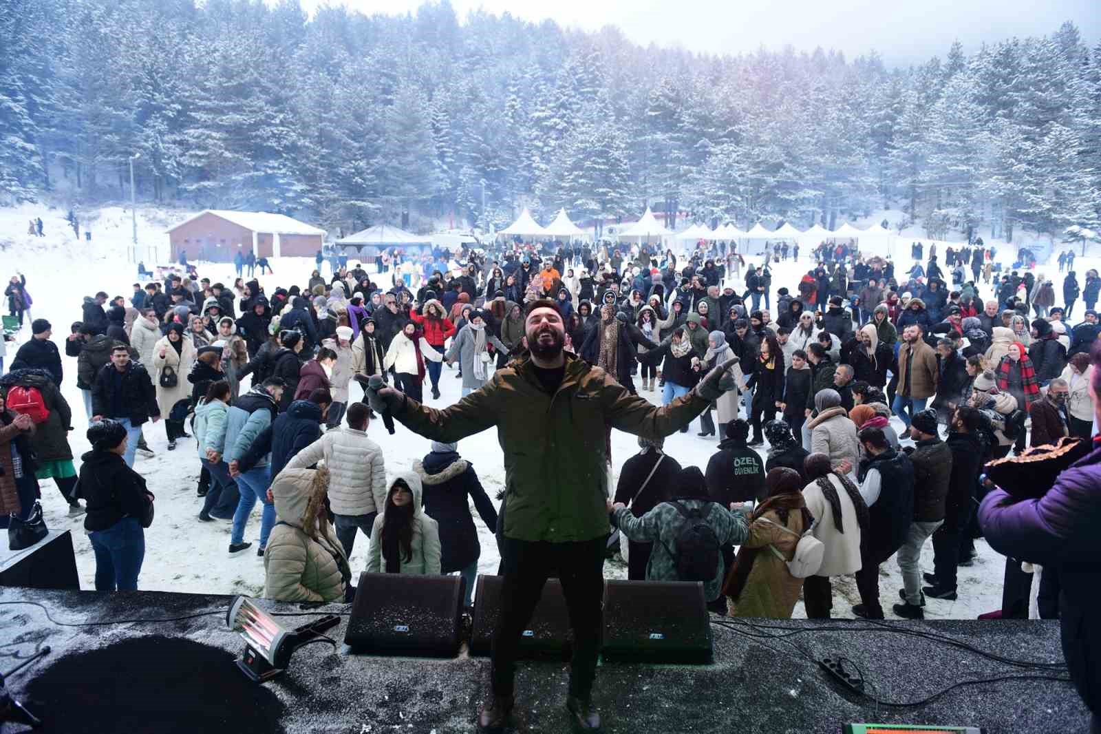 Çocuklara karne hediyesi kar festivali