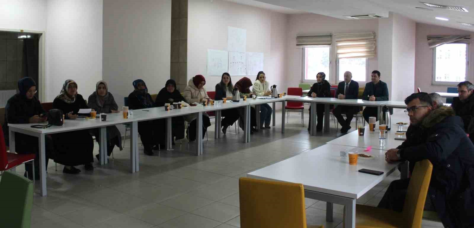 Bayburt’ta koruyucu ailelere eğitim verildi