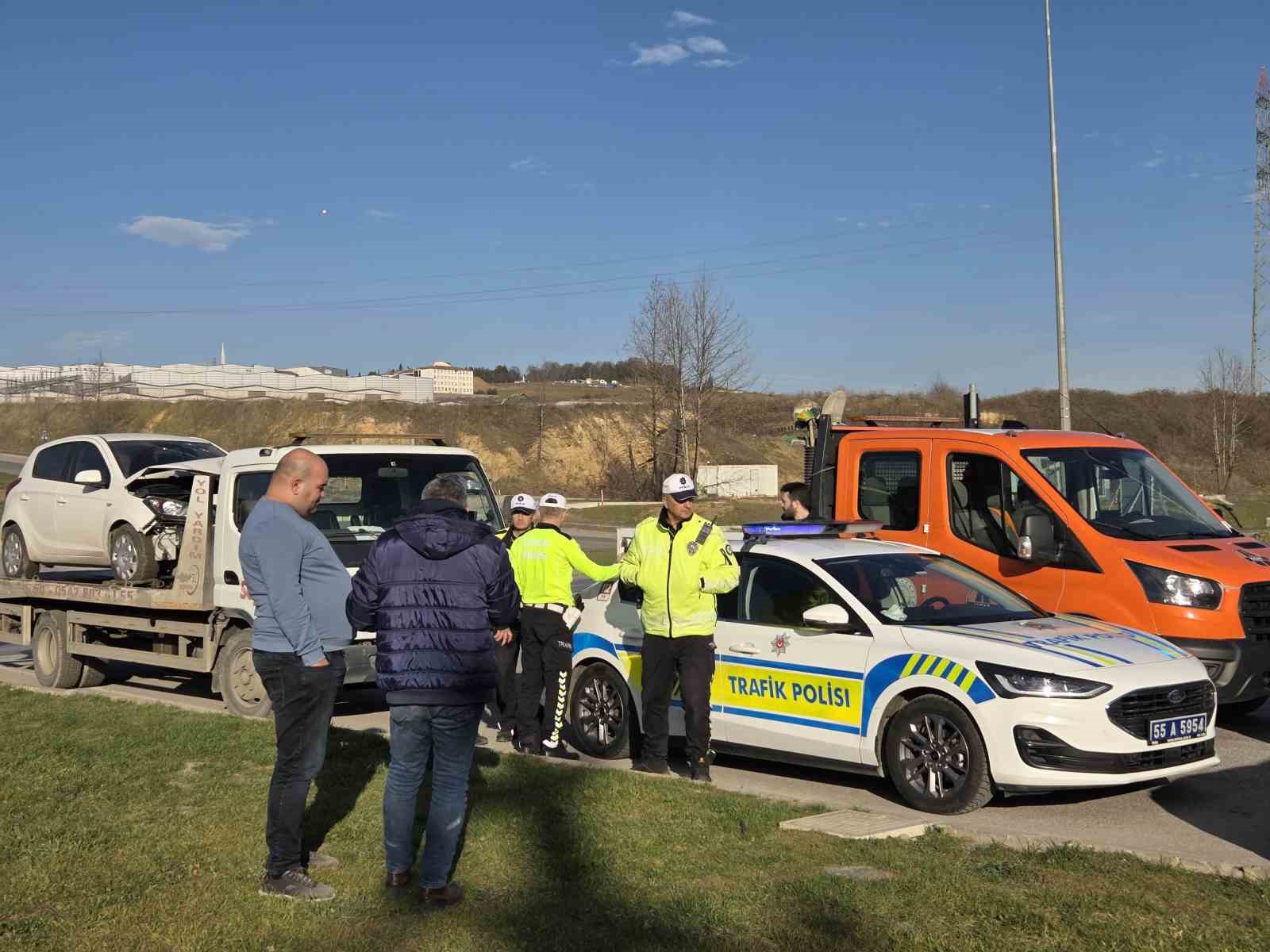 Yeni aldığı aracıyla kaza yaptı: 2 yaralı