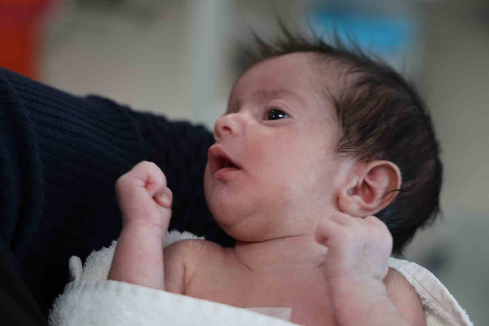 Doğuştan yemek borusu olmayan 4 günlük bebek, Elazığ’da hayata tutundu