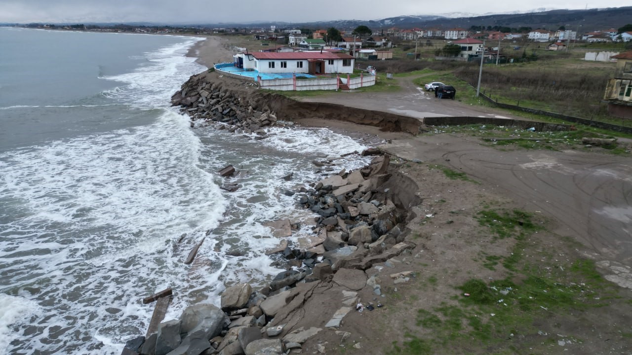 Korkutan kıyı erozyonu: Deniz 50 metre içeri girdi