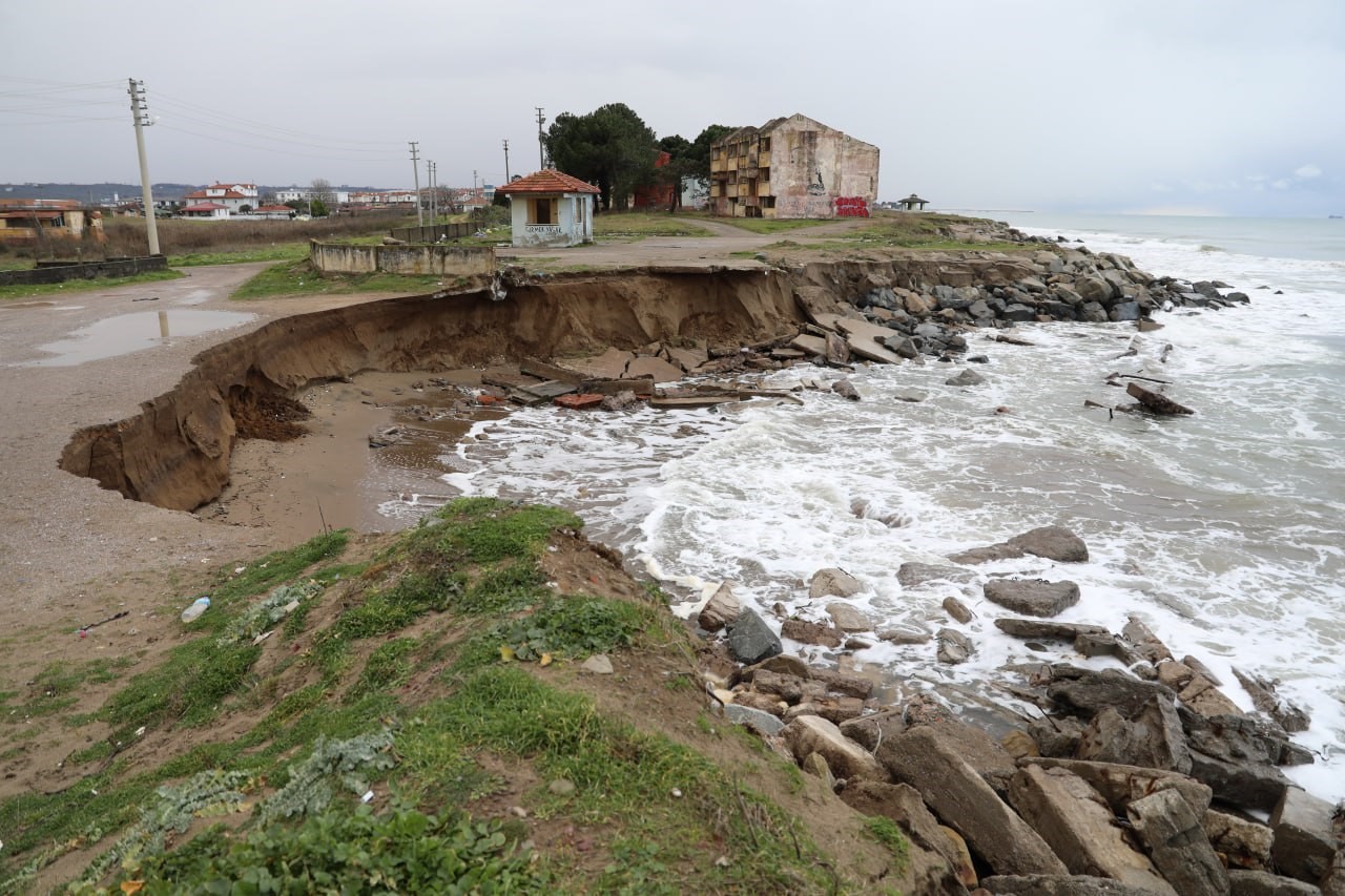 Korkutan kıyı erozyonu: Deniz 50 metre içeri girdi