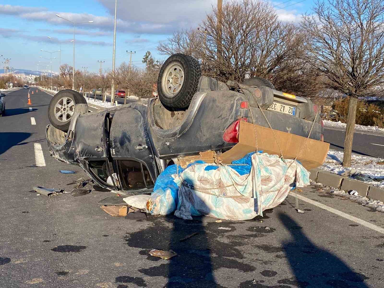 Elazığ’da pikap takla attı: 3 yaralı