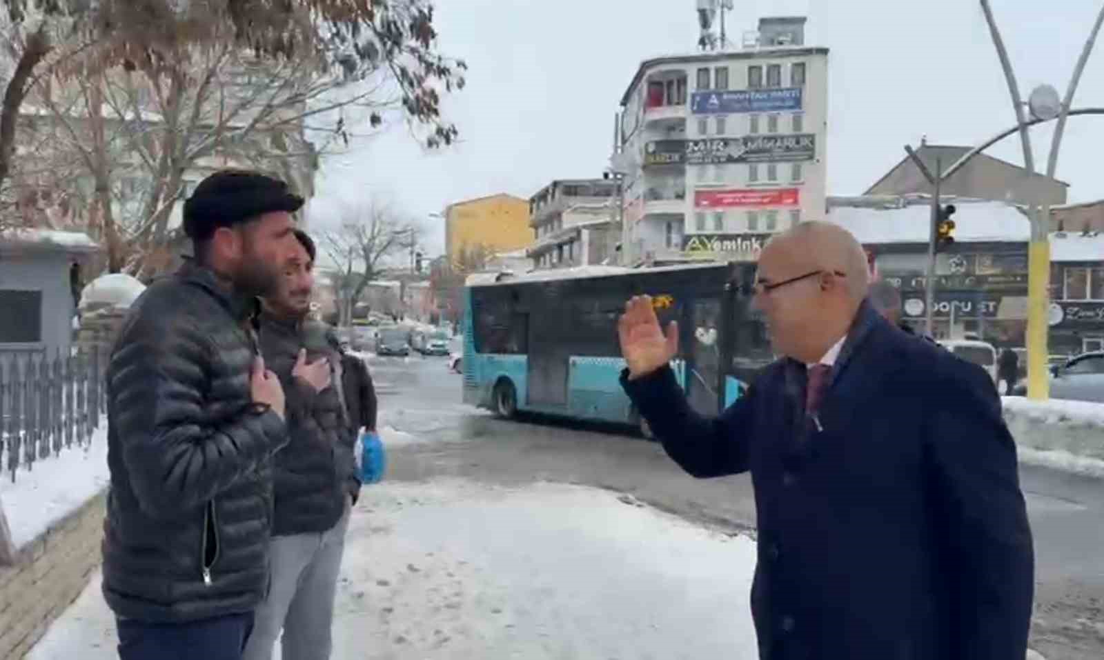 Ağrı’da Vali Koç’un vedasında duygusal anlar