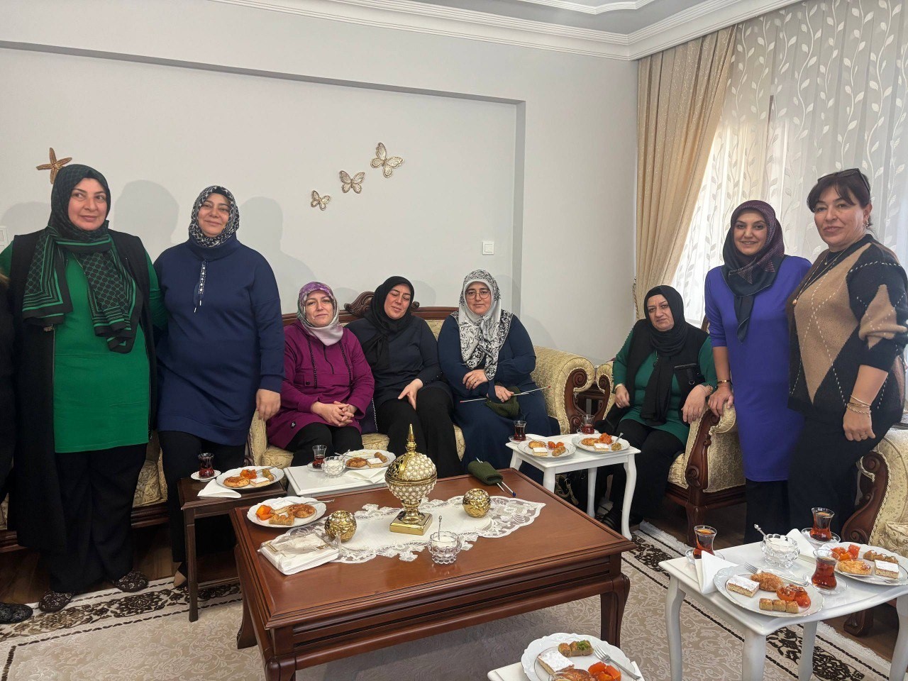 Erzincanlı gönüllü annelerden Mehmetçiğe ilmek ilmek destek