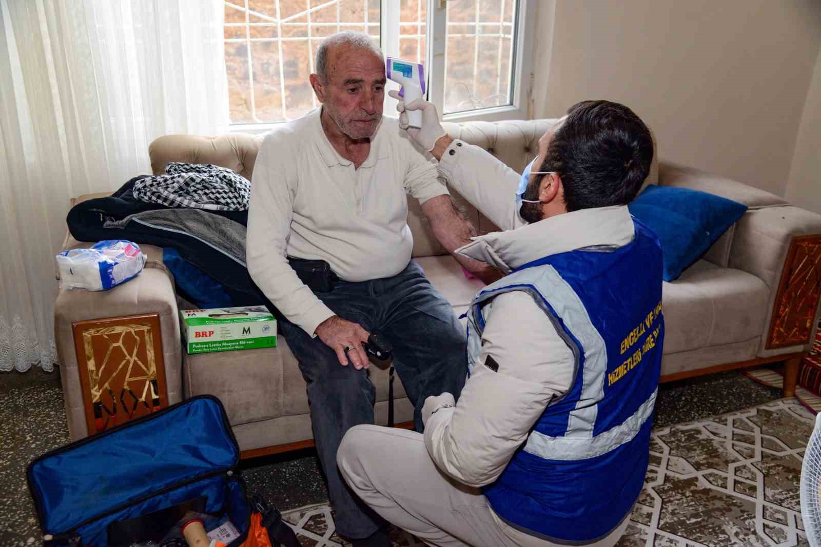 Yaşı ilerlemiş vatandaşlara evde bakım desteği sürüyor