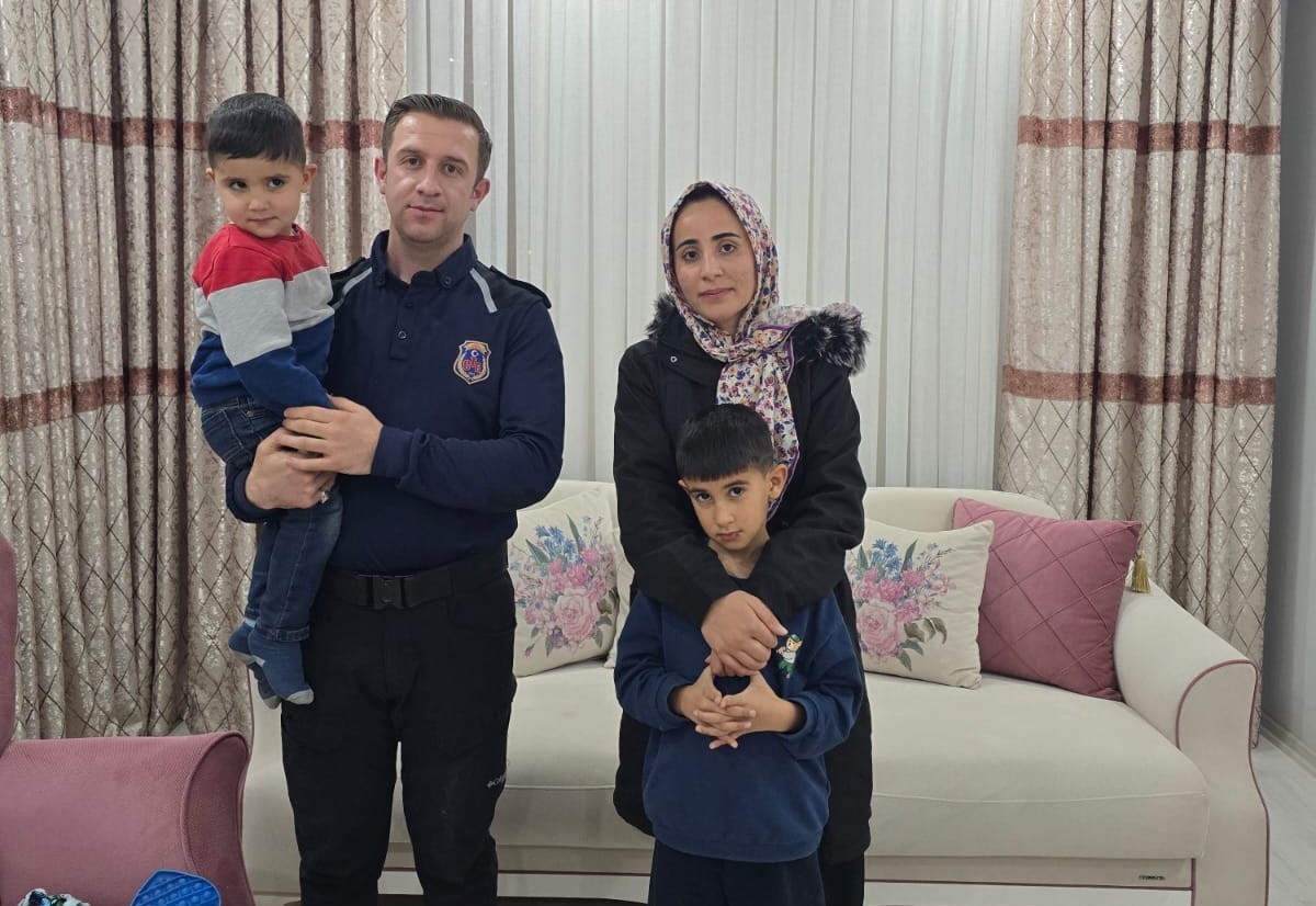 Cezaevi personelinden örnek davranış: Kaza yapan anne ve çocukları evinde misafir etti