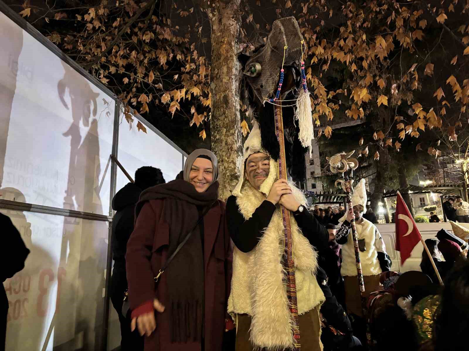 Birbirinden ilginç kostümlerle Kalandar geleneği yaşatıldı