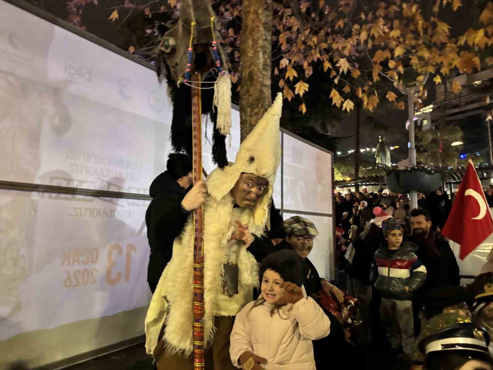 Birbirinden ilginç kostümlerle Kalandar geleneği yaşatıldı