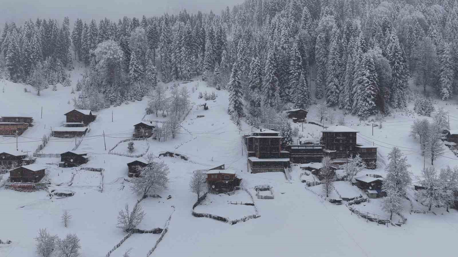 Beyaza bürünen turizm cenneti Ayder havadan görüntülendi
