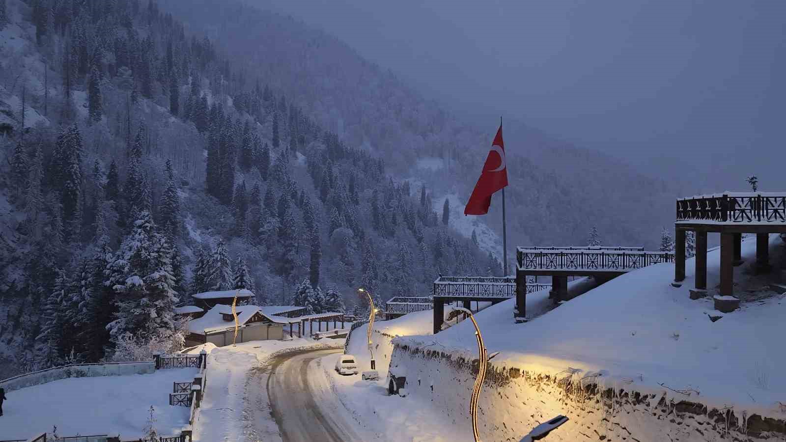 Beyaza bürünen turizm cenneti Ayder havadan görüntülendi