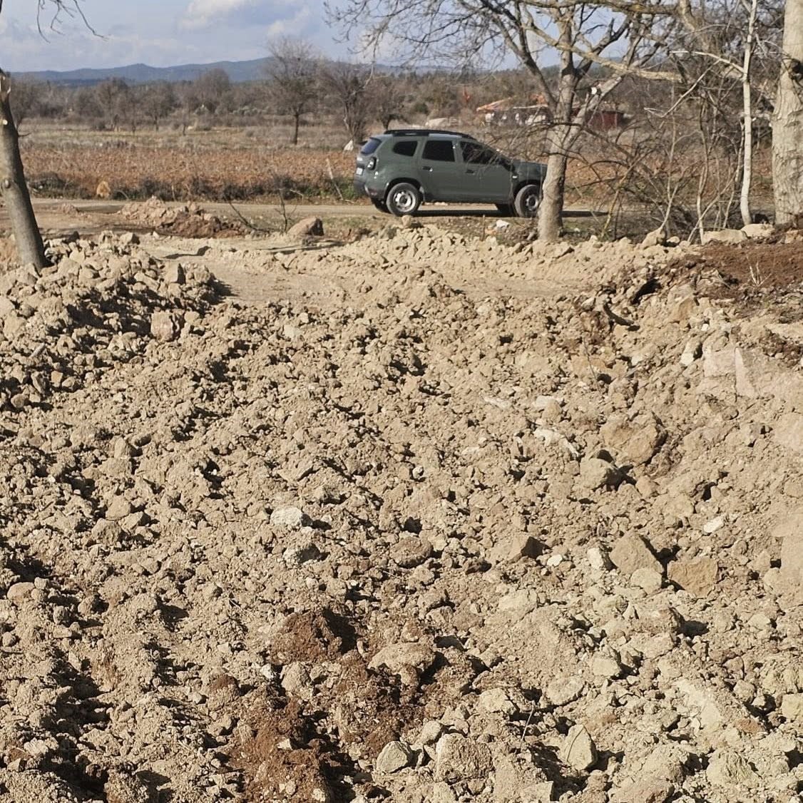 Beyağaç Belediyesi ulaşımı olmayan araziler için yol yapım çalışmasını sürdürüyor