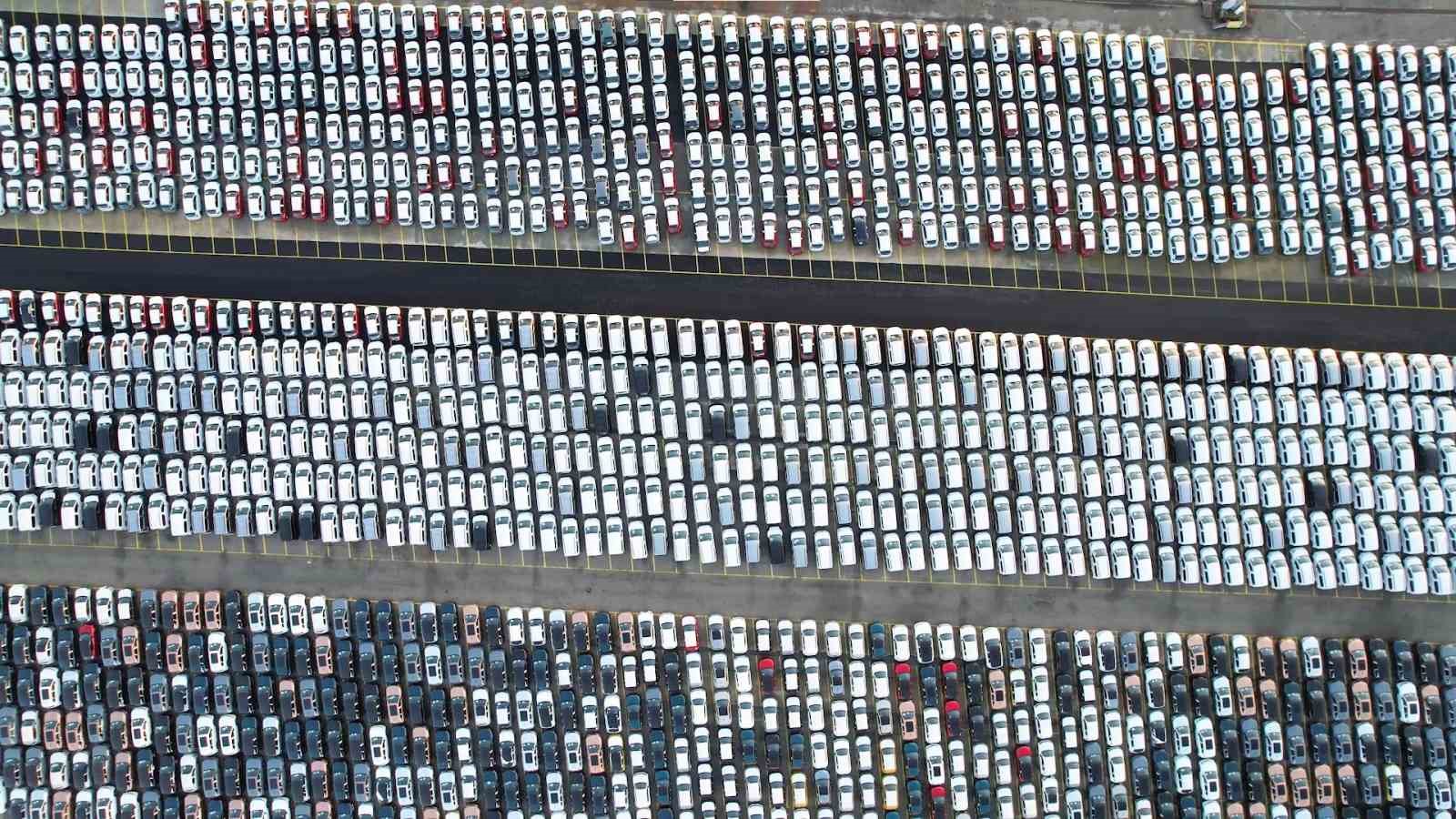 İthal otomobiller Haydarpaşa Limanı’nı doldurdu