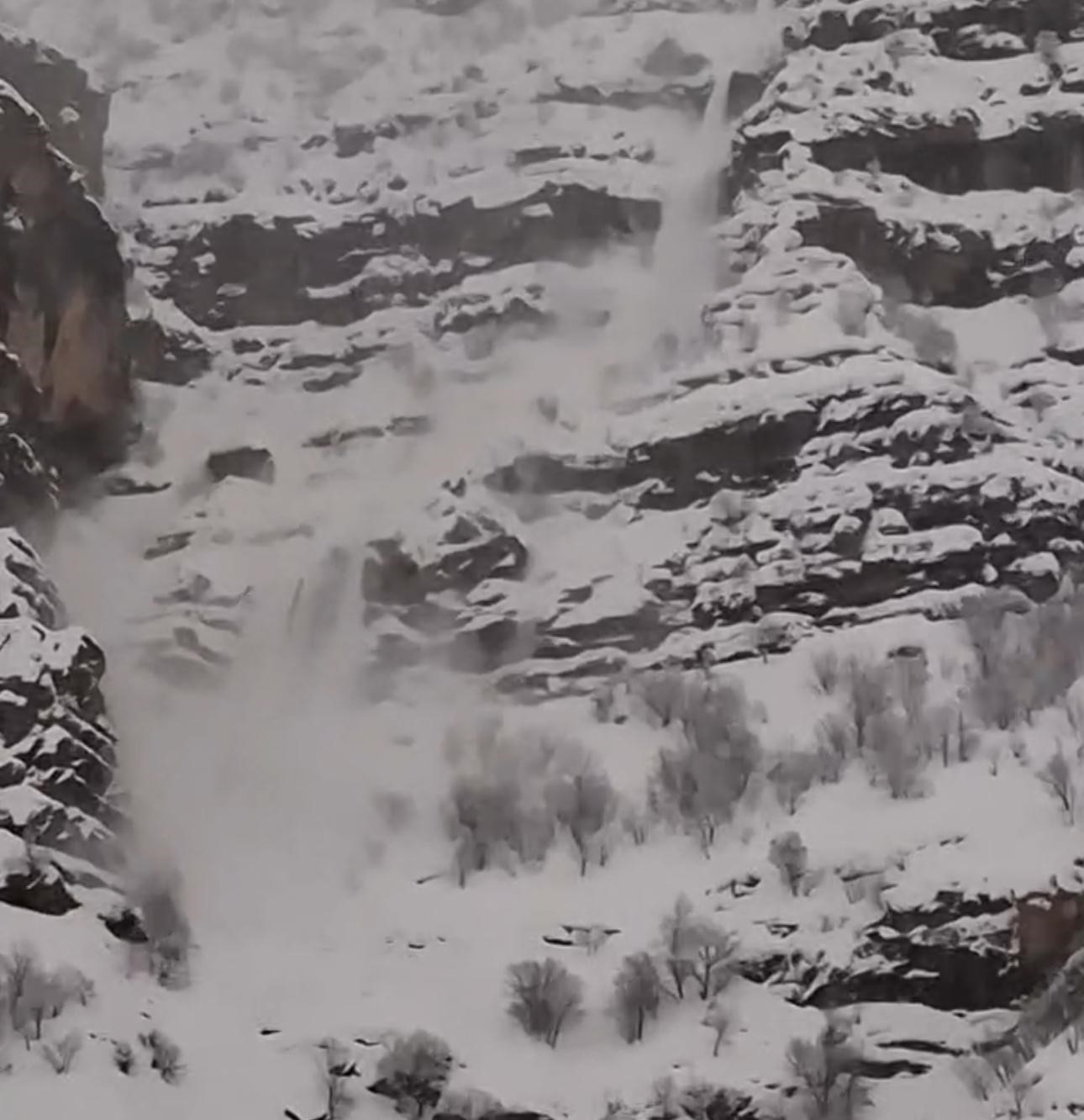 Şırnak’ta çığ düşme anı kamerada