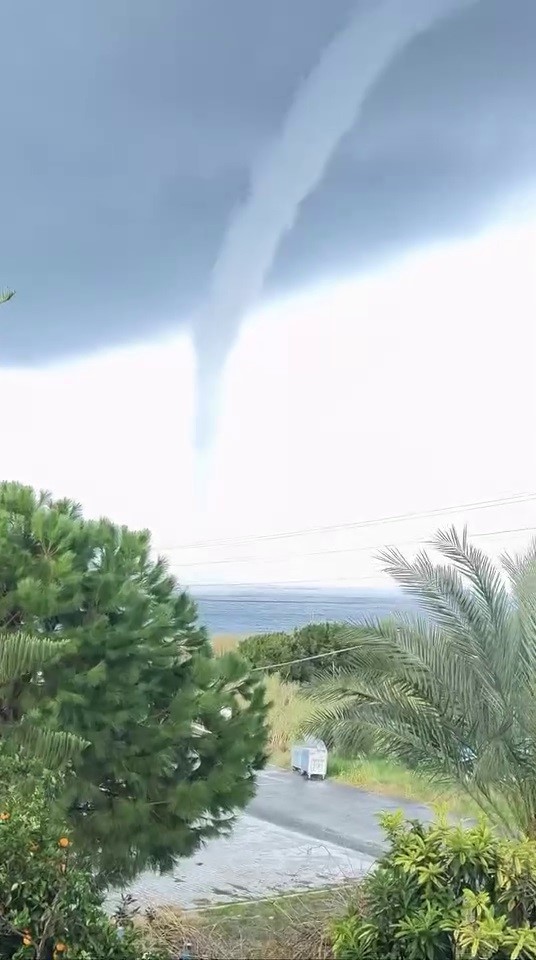 Hatay’da denizde hortum oluştu