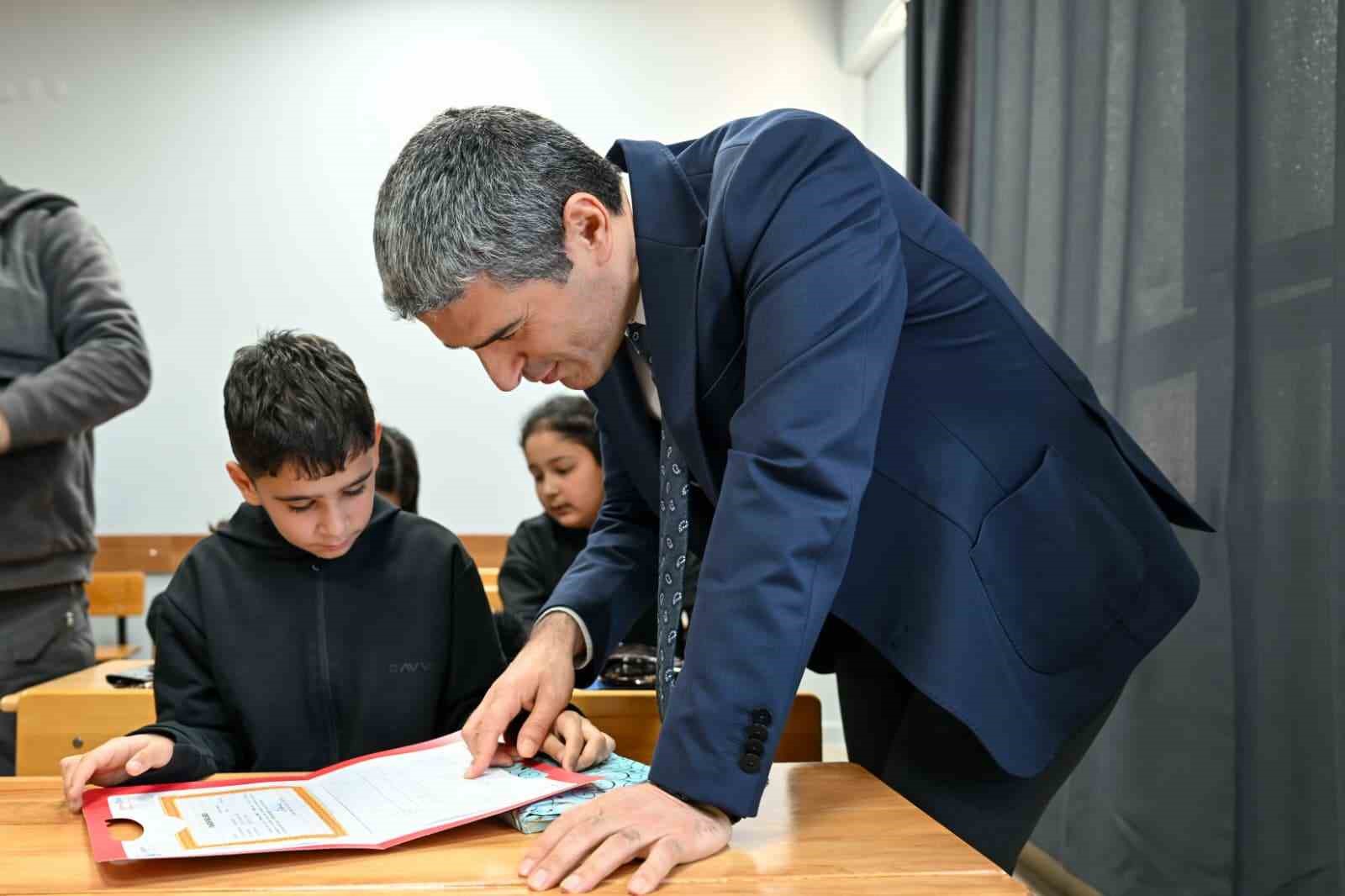 Uşak’ta 63 bin 453 öğrenci karne sevinci yaşadı