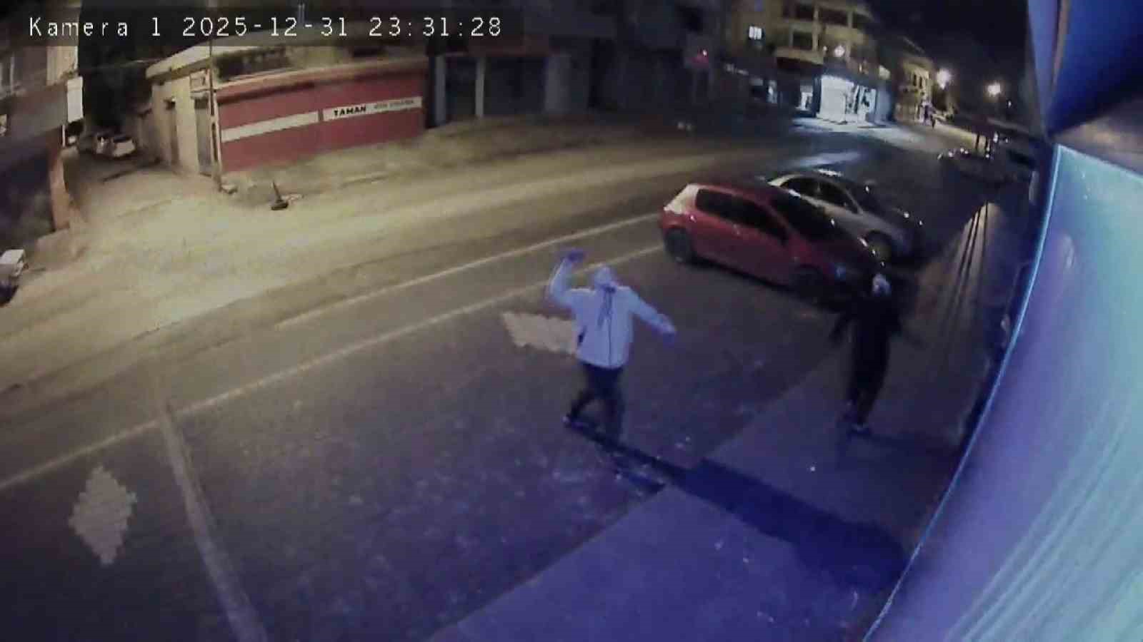 Taşlı saldırıyı iş yeri sahibi oğluna yaptırmış