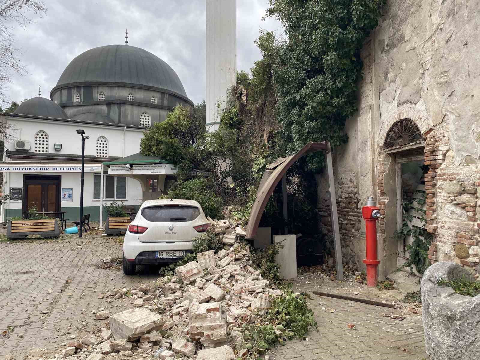 Fırtına tarihi kiliseyi de vurdu