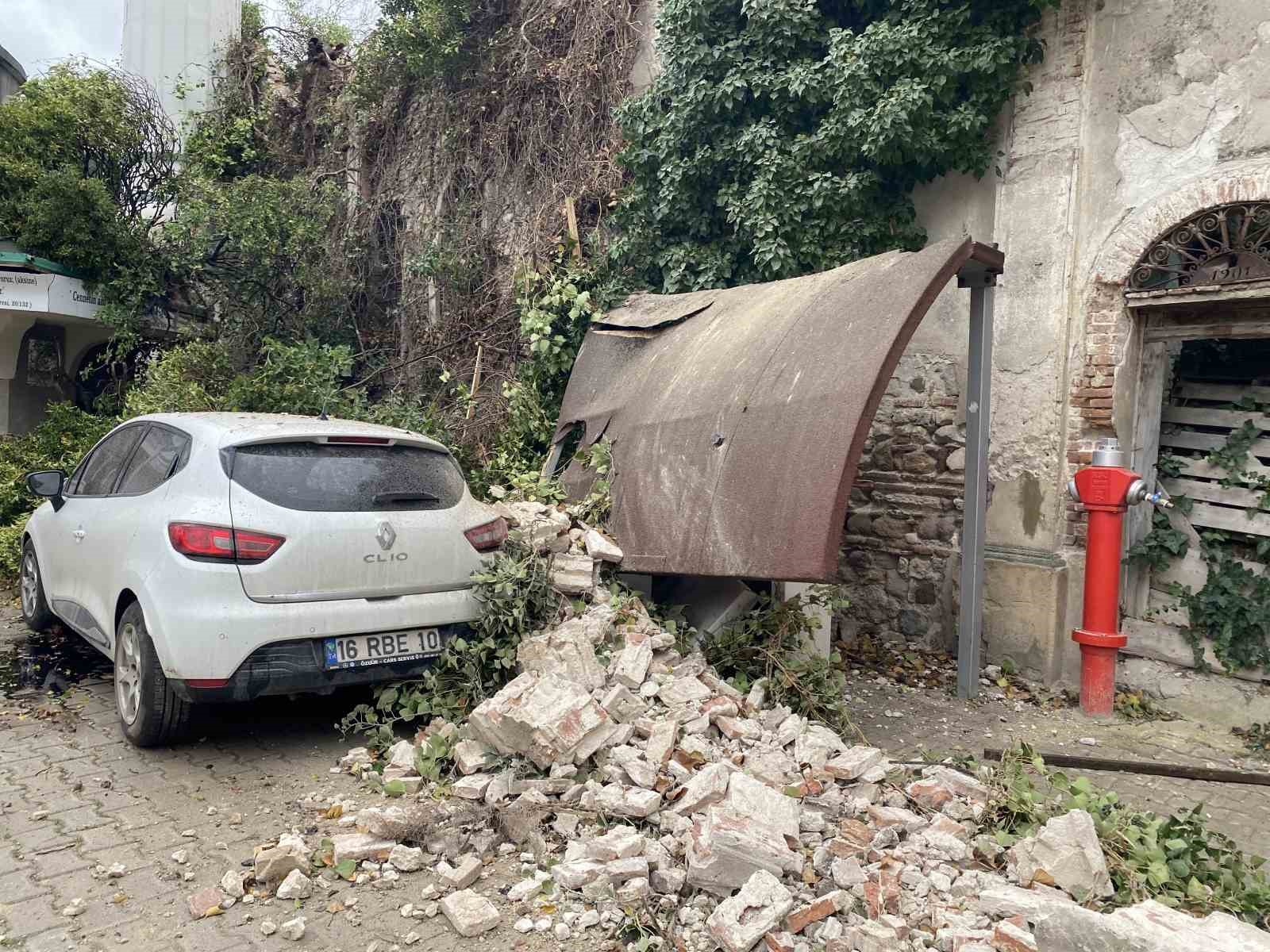Fırtına tarihi kiliseyi de vurdu