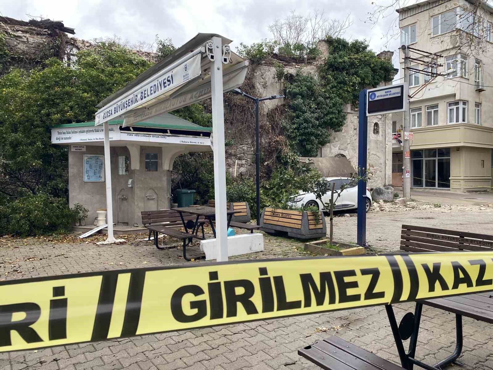 Fırtına tarihi kiliseyi de vurdu