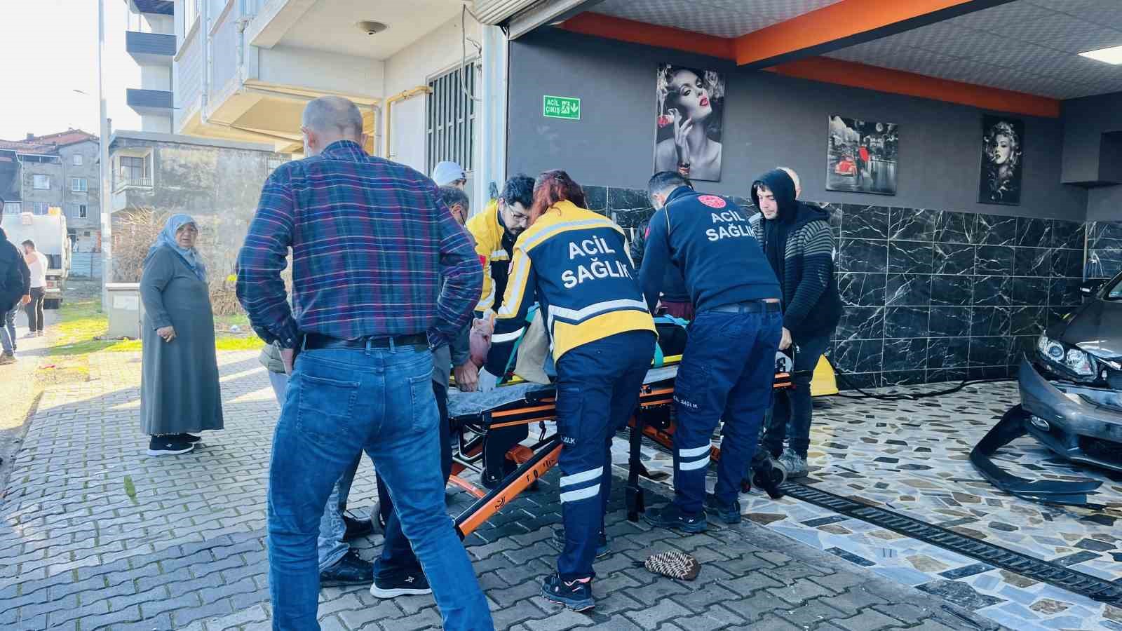 Ordu’da buzlu yolda otomobilin çarptığı yaşlı adam metrelerce havaya savruldu