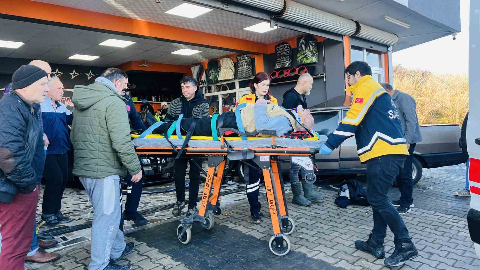 Ordu’da buzlu yolda otomobilin çarptığı yaşlı adam metrelerce havaya savruldu