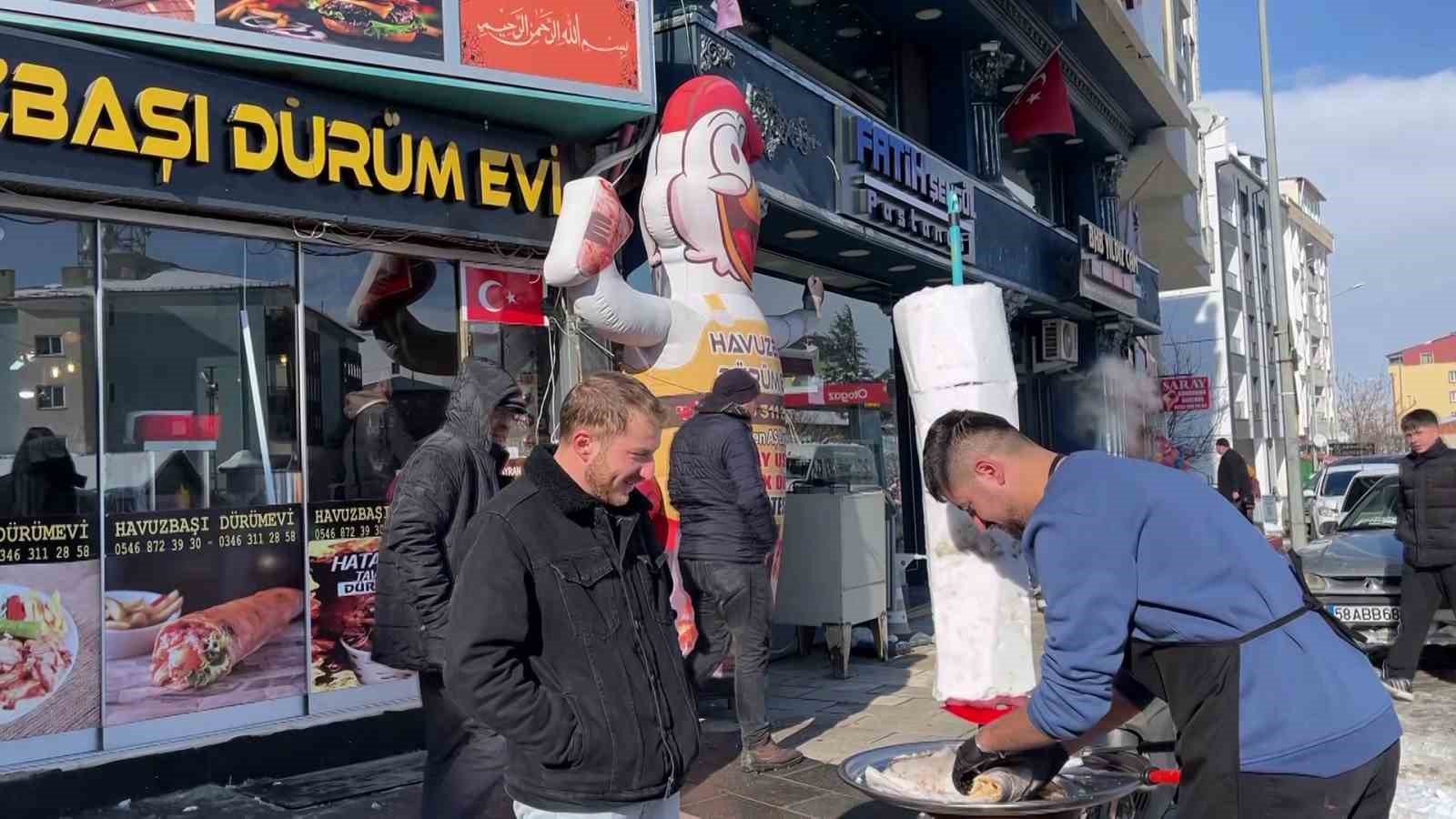 Sivaslı döner ustasından sıra dışı döner