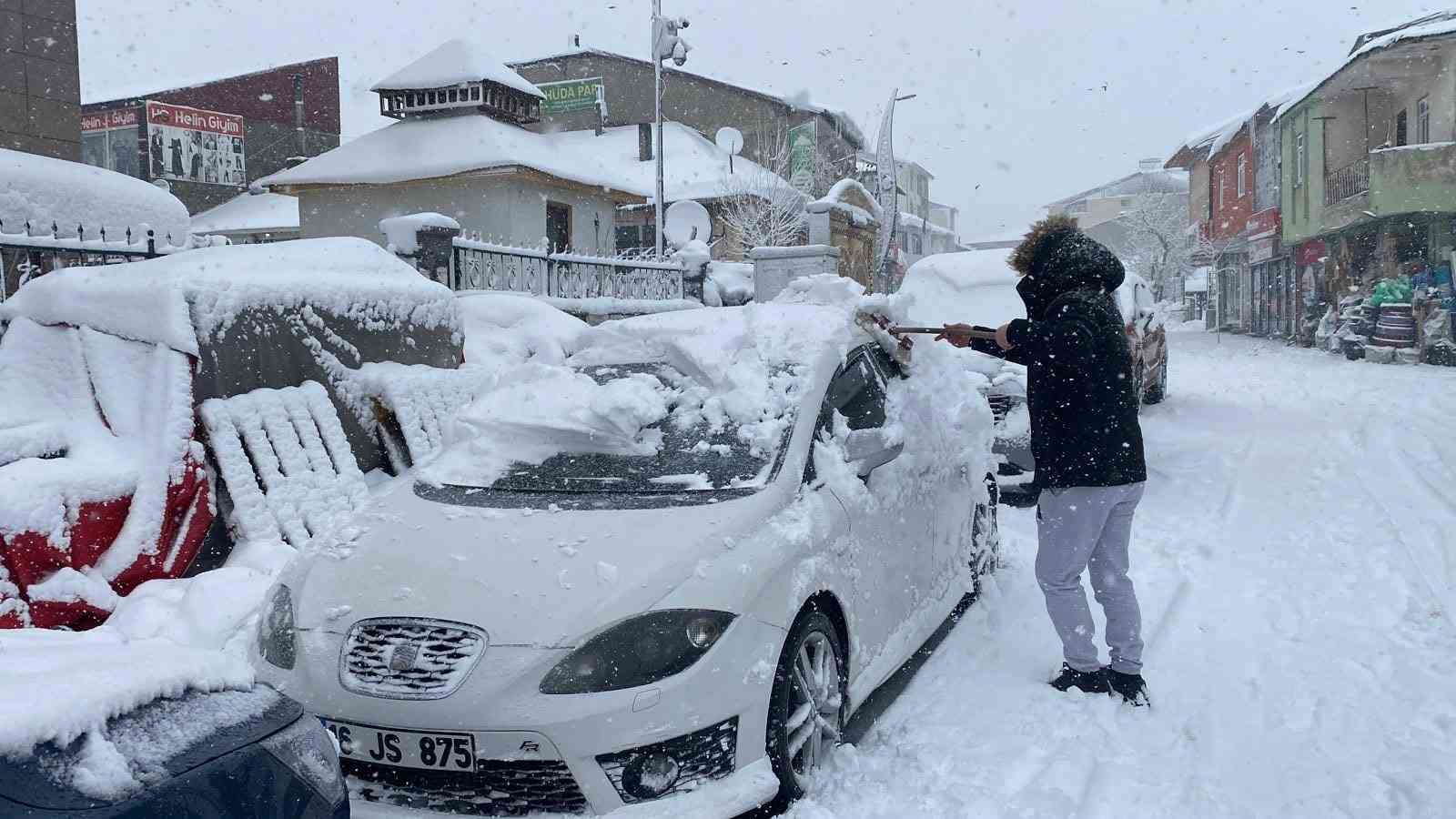 Karlıova’da kar yağışı başladı