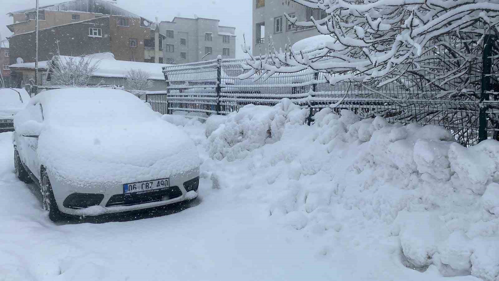 Karlıova’da kar yağışı başladı