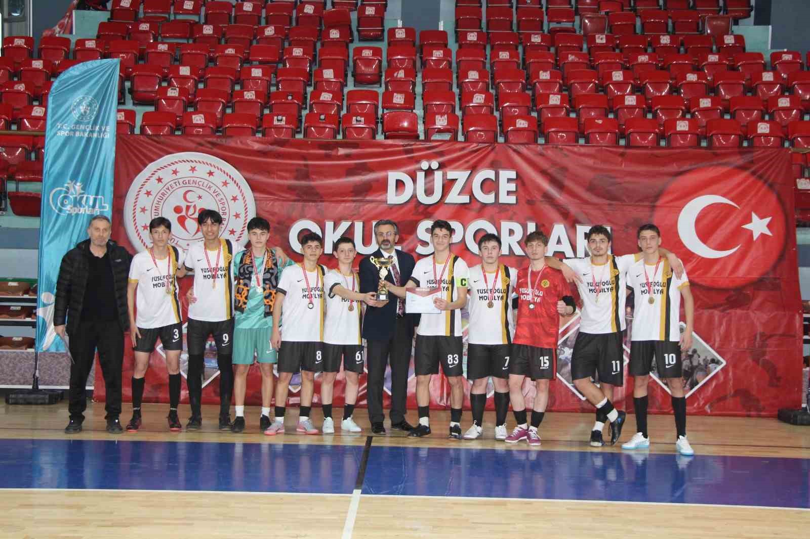 Genç erkekler futsal heyecanı sona erdi