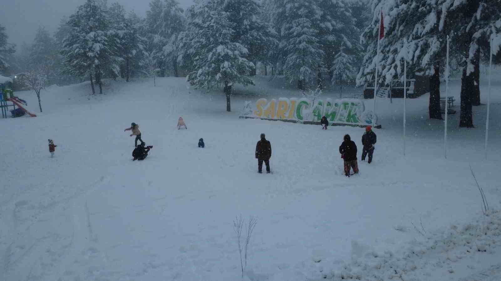 Manisa’da kar coşkusu: Yaylalar ziyaretçilerle doldu