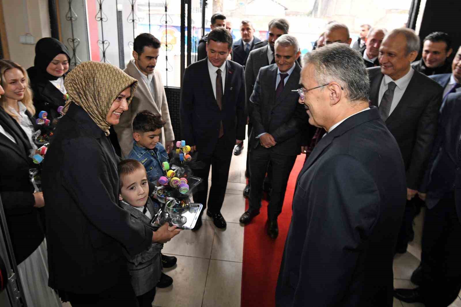 Başkan Aydın, özel Gereksinimli çocukların karne sevincini paylaştı