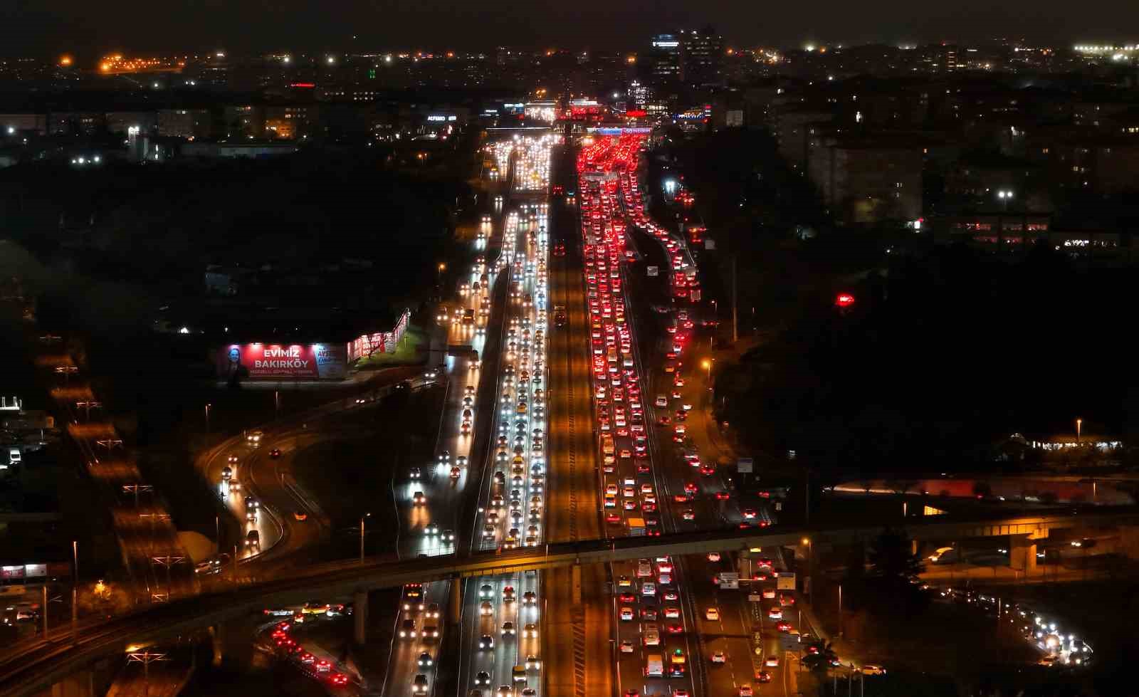İstanbul’da yüzde 90’a varan trafik havadan görüntülendi