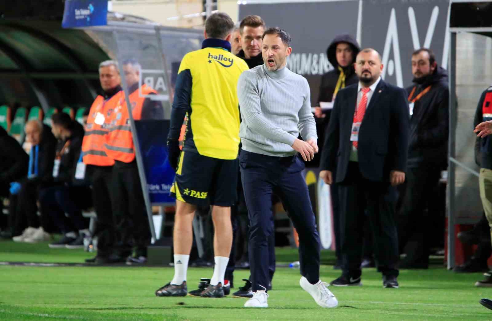 Trendyol Süper Lig: Corendon Alanyaspor: 2 - Fenerbahçe: 3 (Maç sonucu)