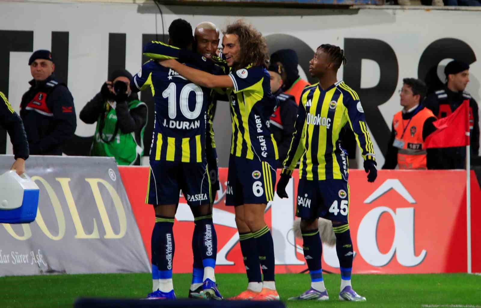 Trendyol Süper Lig: Corendon Alanyaspor: 2 - Fenerbahçe: 3 (Maç sonucu)