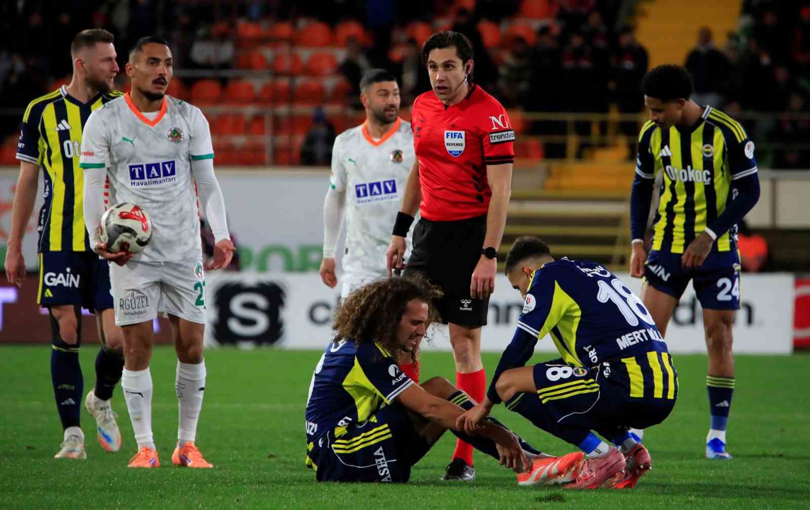 Trendyol Süper Lig: Corendon Alanyaspor: 2 - Fenerbahçe: 3 (Maç sonucu)