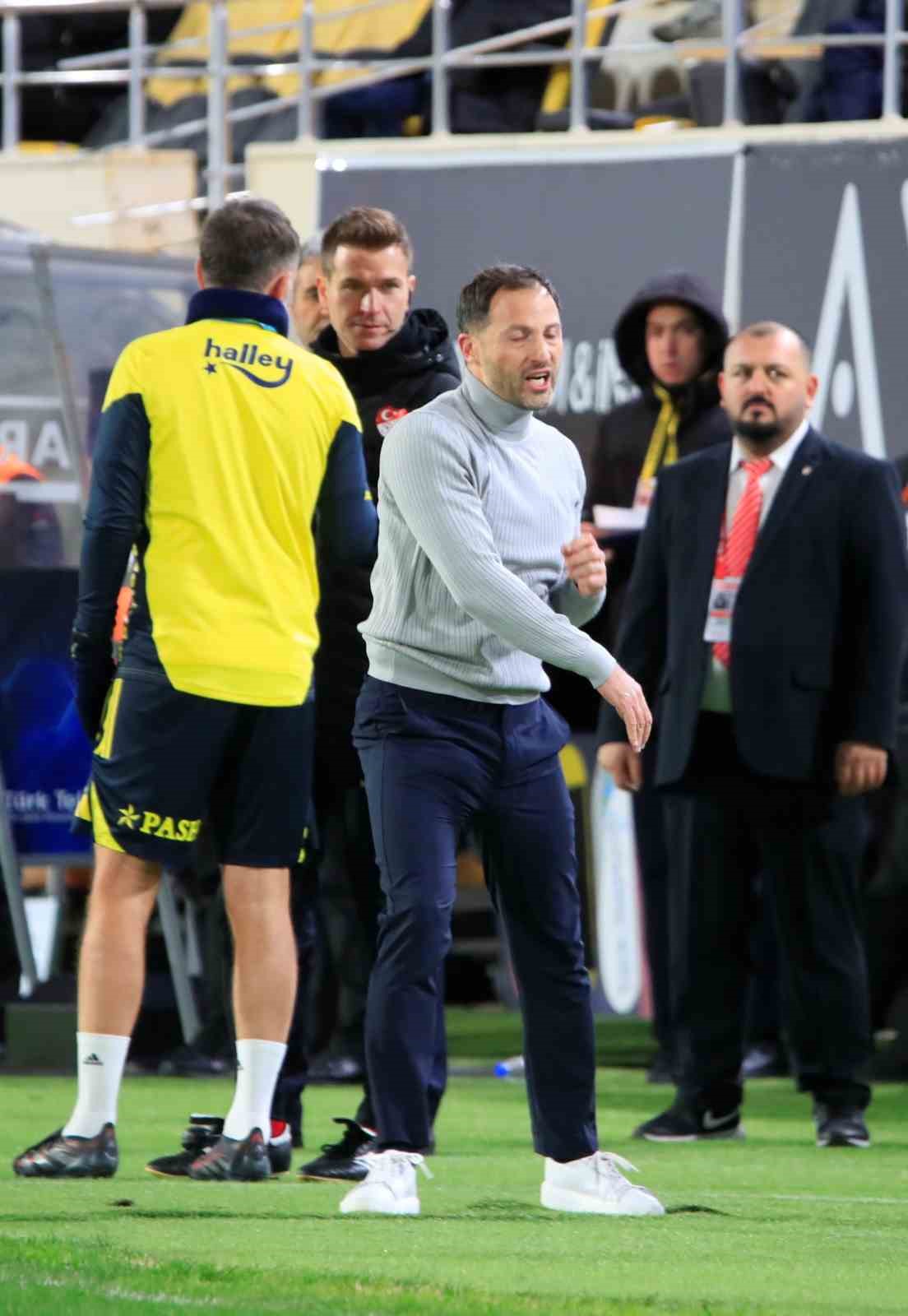 Trendyol Süper Lig: Corendon Alanyaspor: 2 - Fenerbahçe: 3 (Maç sonucu)