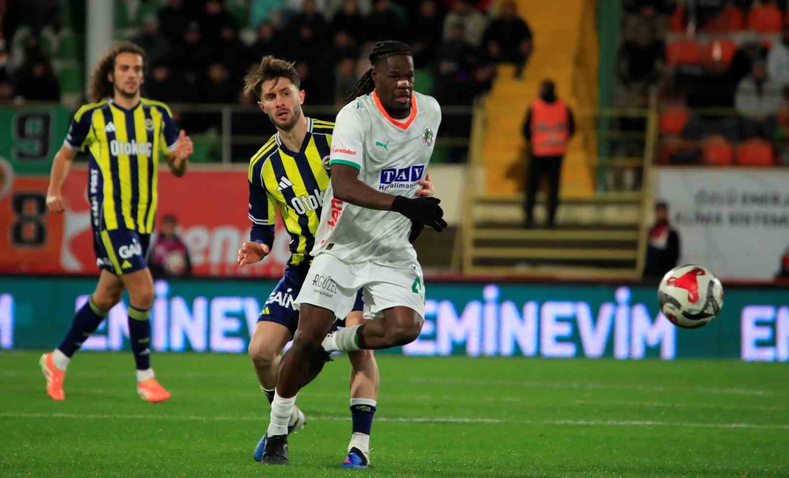 Trendyol Süper Lig: Corendon Alanyaspor: 2 - Fenerbahçe: 3 (Maç sonucu)