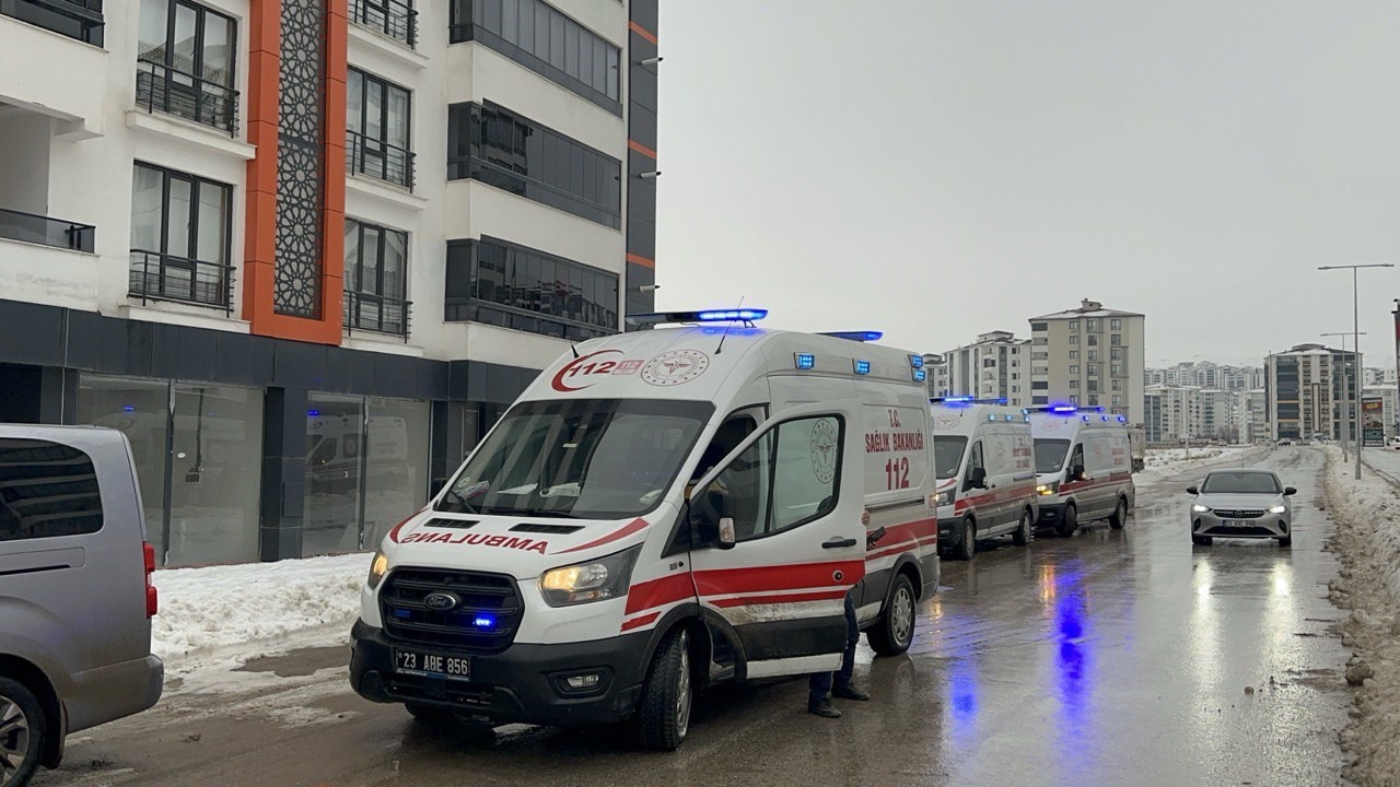 Elazığ’da sitede doğal gaz zehirlenmesi: 1’i çocuk 6 kişi hastaneye kaldırıldı