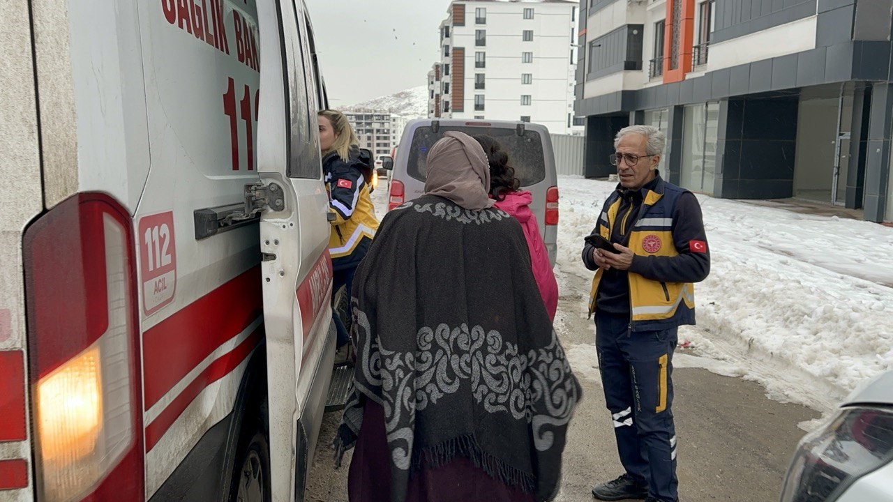 Elazığ’da sitede doğal gaz zehirlenmesi: 1’i çocuk 6 kişi hastaneye kaldırıldı
