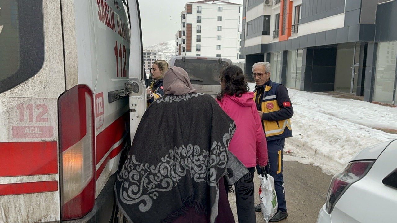 Elazığ’da sitede doğal gaz zehirlenmesi: 1’i çocuk 6 kişi hastaneye kaldırıldı